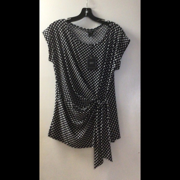 DKR & Co Tops - ⬇️ NWT Capsleeve Side Tie Top